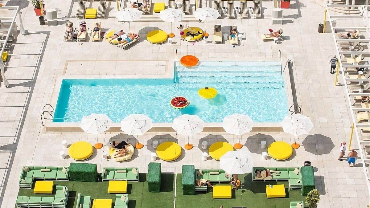 Downtown Las Vegas Hotel | Adventure Awaits! 3 Convenient Units! Rooftop Pool