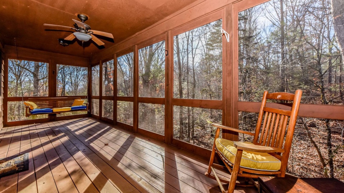 Townsend Cottage | ADVENTURE AWAITS a cozy mountain cottage with carport, WiFi, & FREE POOL ACCESS