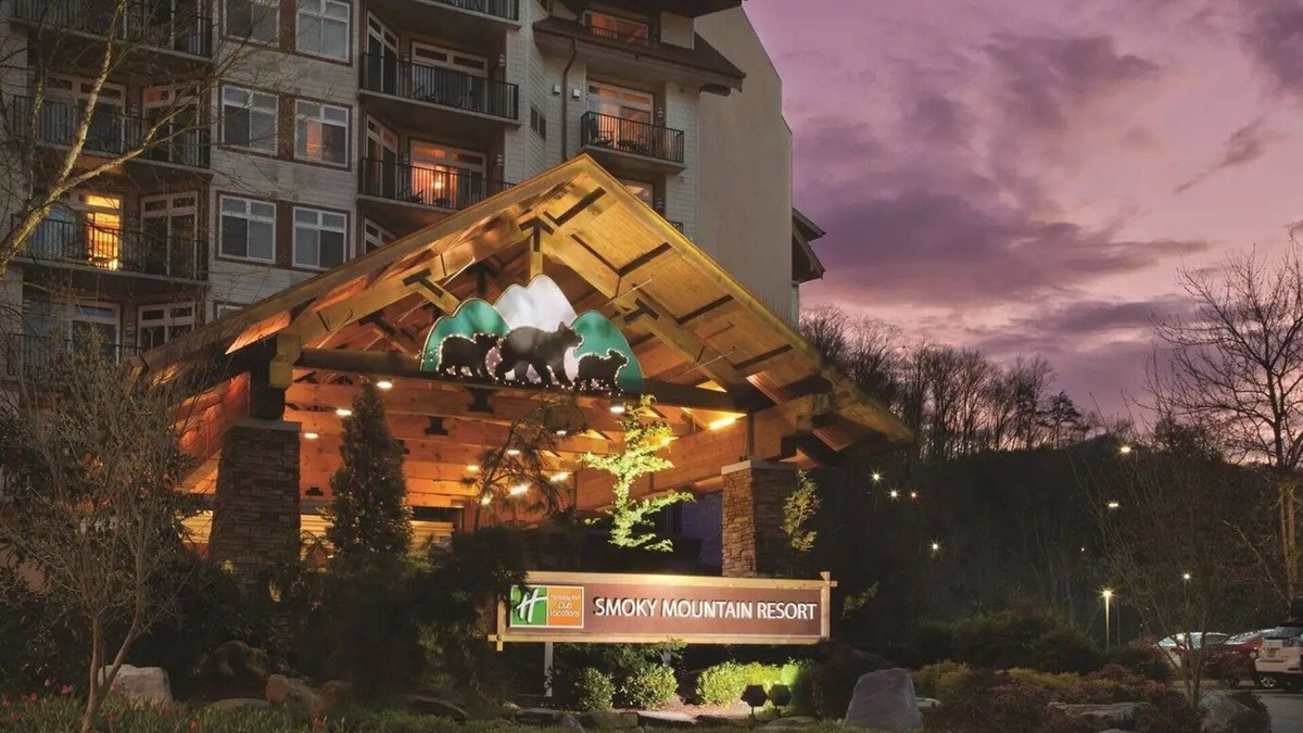 Gatlinburg Resort | Adventure Awaits at Our 1BR Gatlinburg Getaway – Walk, Splash, Explore!