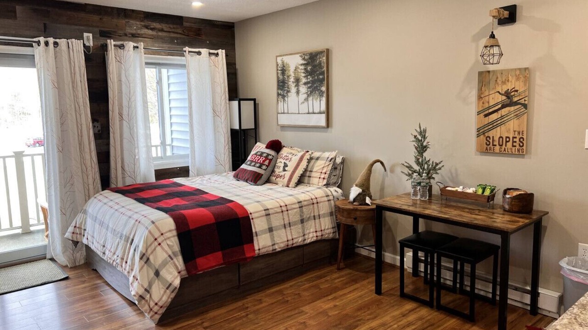 Lincoln Condo | Adventure Awaits! Loon Mountain Studio apt w/Pool & Hot Tub