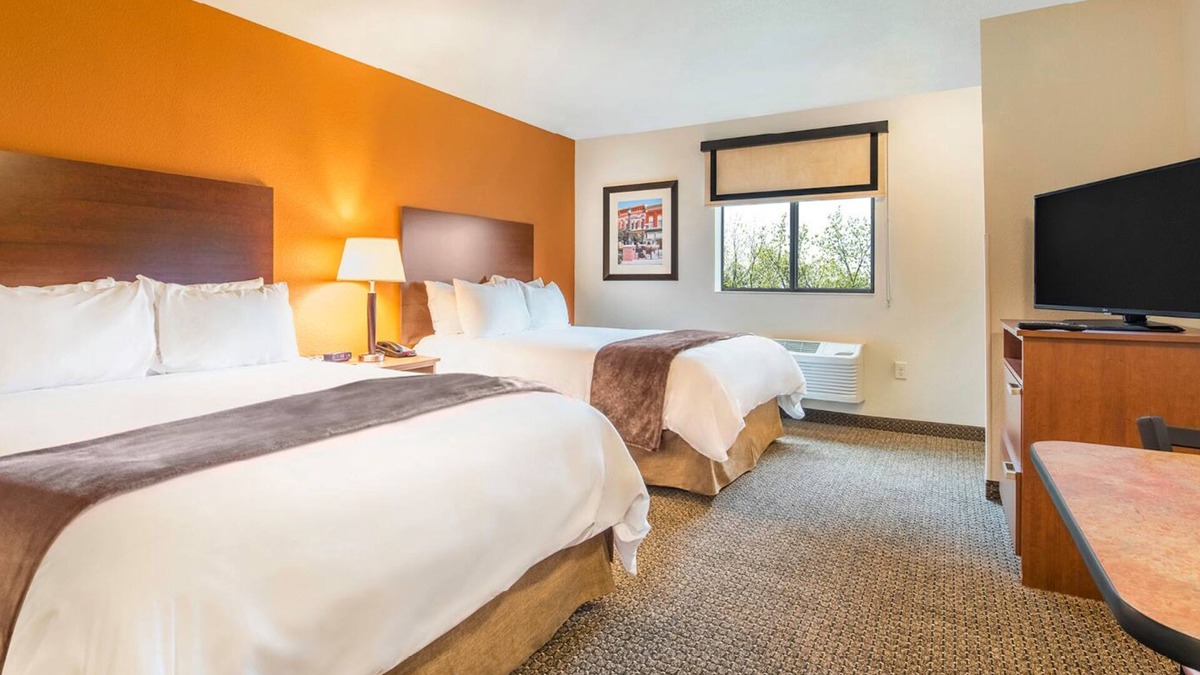 Kalispell Hotel | Adventure Awaits: Room with Kitchen Near Montana Landmarks!