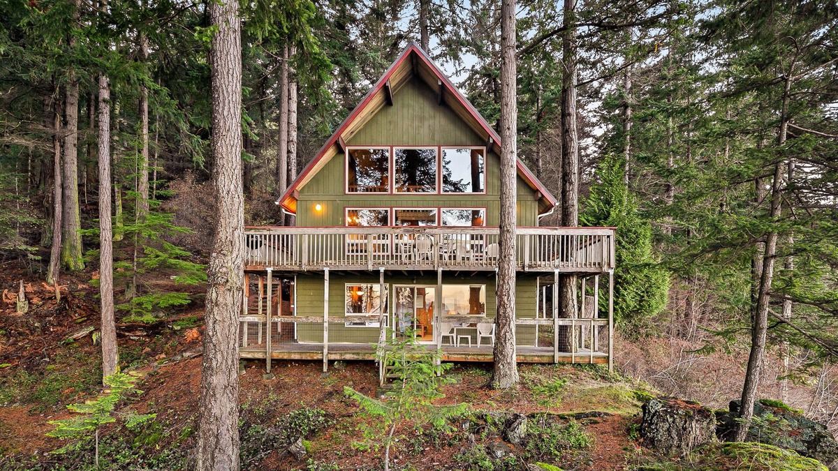 Olga Cabin | Adventure cabin on the water, perfect for wildlife viewing