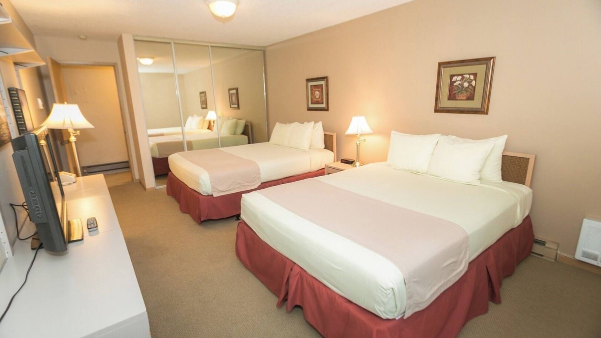 Ocean Shores Apartment | Adventure & Comfort – Ocean Stay w/Pool, Fireplace & Private Balcony