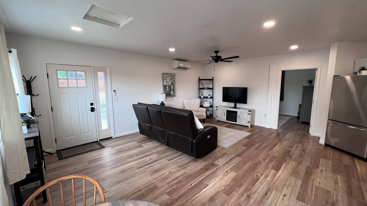 Medford House | Adventure Getaway/Spacious One Bedroom in Beautiful Central Point, Oregon