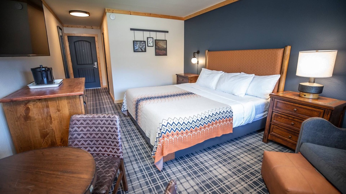 Mammoth Lakes Hotel | Adventure-Ready Room Near Devils Postpile, Pet-Friendly & Great for Hiking