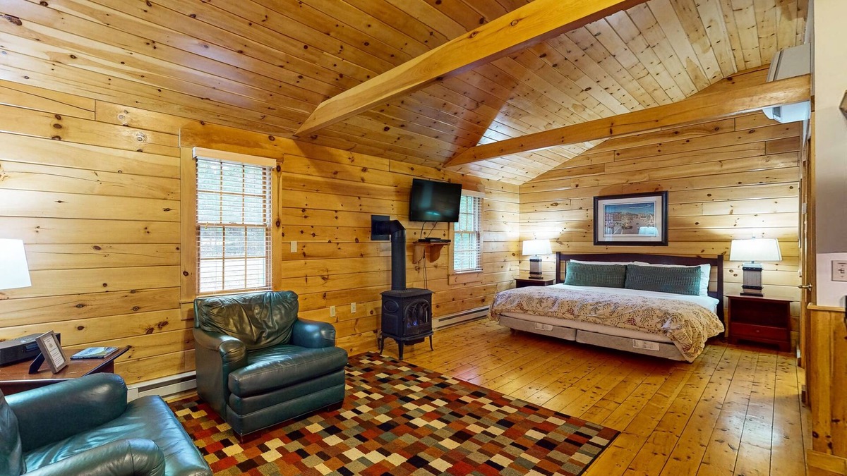 Northport Apartment | Adventure ready studio cabin with wooded views, fireplace, & AC
