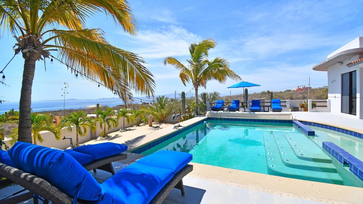El Sargento House | Adventure Ready Villa Rasta for 8, with paddle boards & snorkel sets.