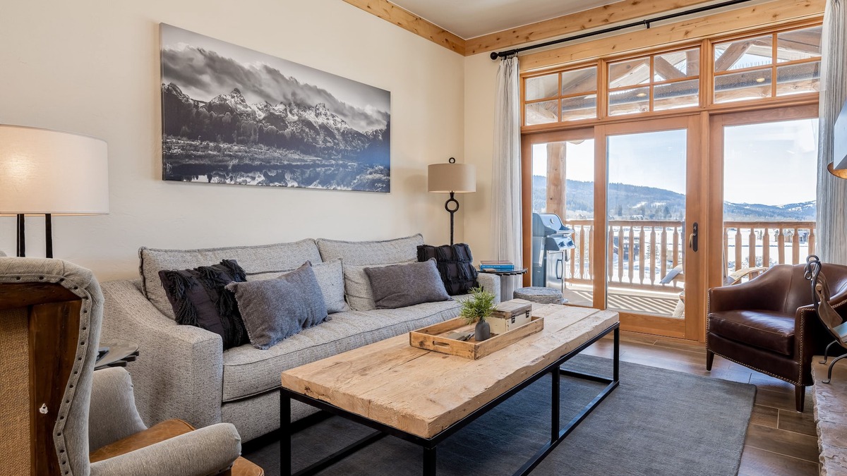 Victor Condo | Adventurer's dream home with grill, scenic balcony, & fireplace - spa and skiing