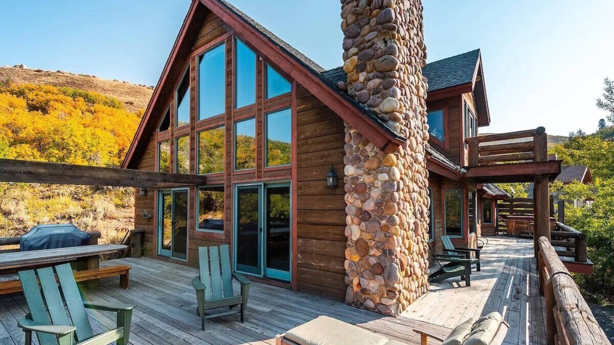 Aerie Cabin | Aerie Alcove Lodge with Private Hot Tub & Sauna!