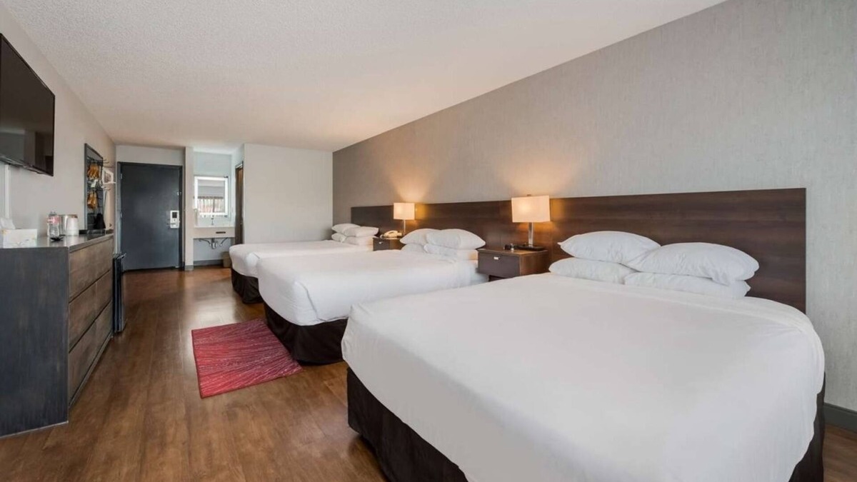 Ontario Hotel | Affordability Meets Comfort! Pool, Pet-friendly Property, Free Breakfast