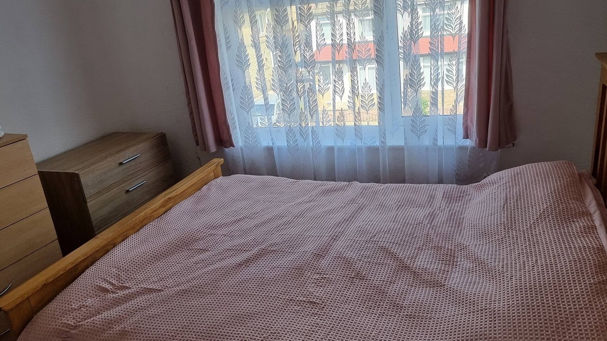 Bradford House | Affordable 2-Bed house for Rent Near Bradford City Center – Budget Accommodation