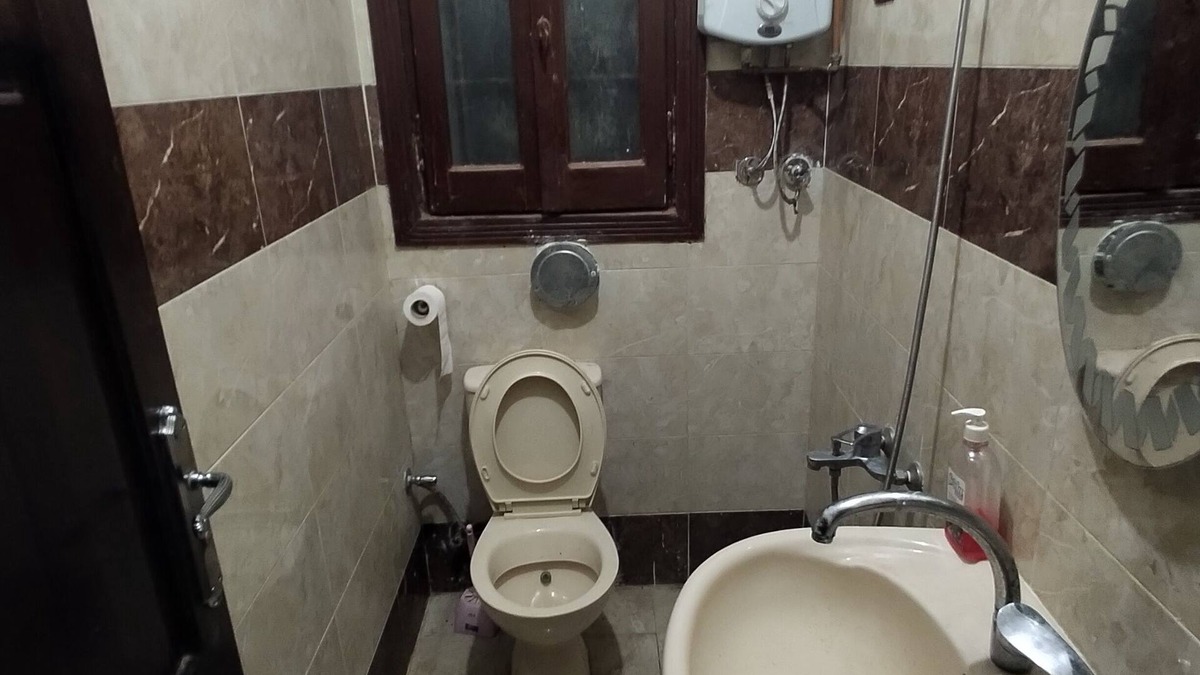Port al-Basal Bed & Breakfast | Affordable 4-single beds hostel in the middle of Alexandria!