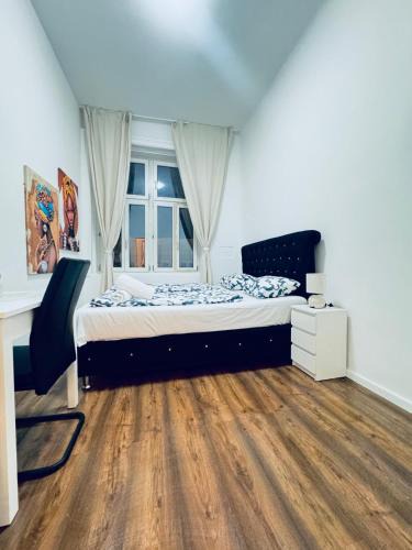 Liesing Apartment | Affordable 5 Bedroom Apartment, Near Atzgersdorf Park