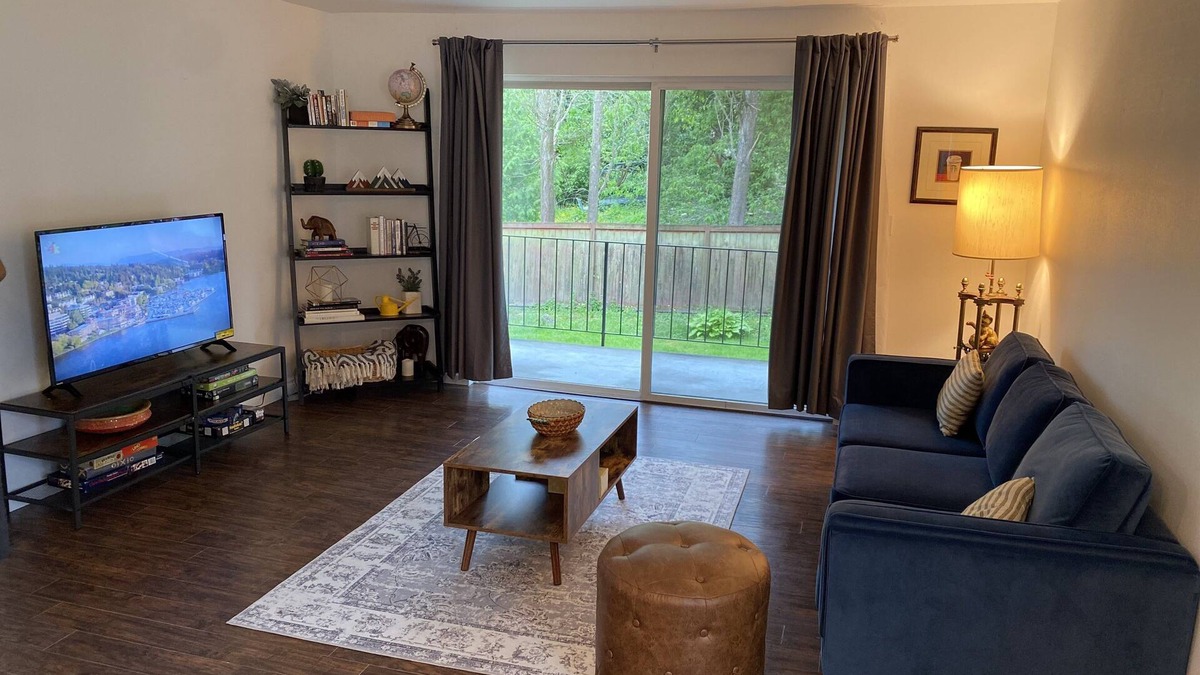 Dunlap Apartment | Affordable and Spacious unit 1 block from the Seattle Light Rail!