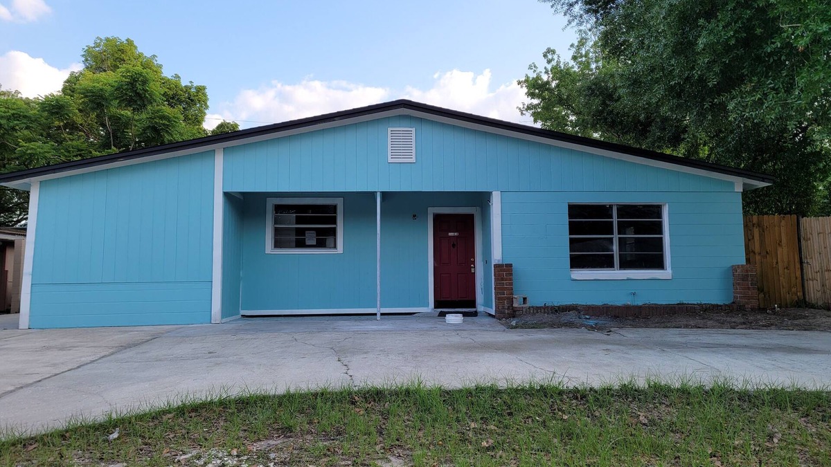 Altamonte Springs House | Affordable Casual Living in Altamonte Springs for Large Group