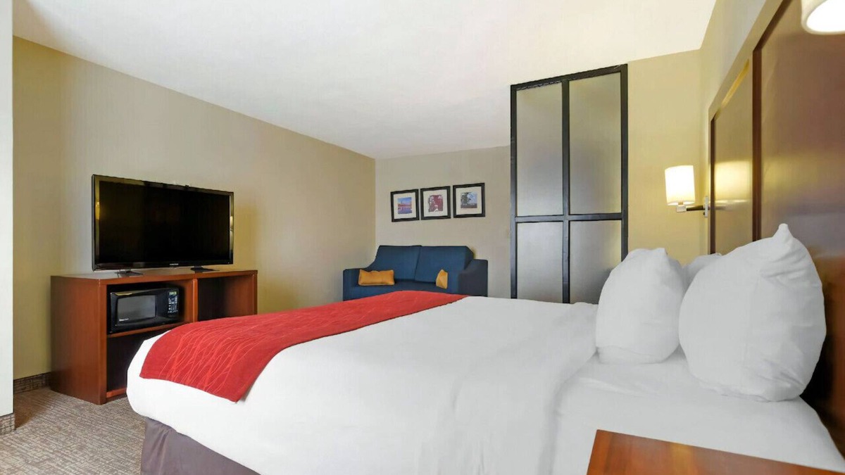 Fultondale House | Affordable & Charming King Suite! Free Breakfast