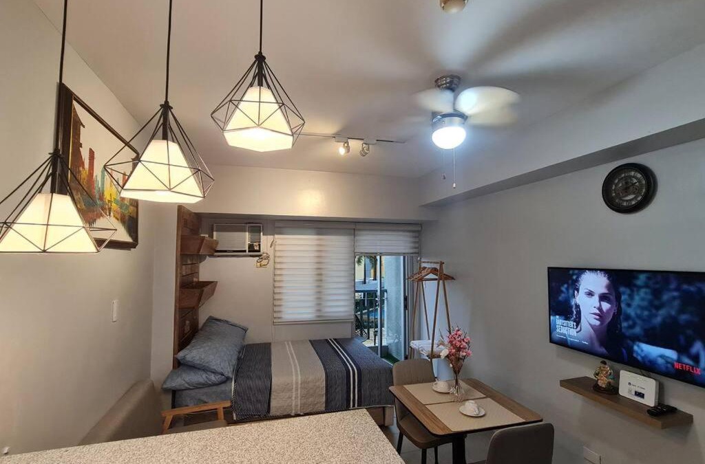 Pio del Pilar Apartment | Affordable Condo in Makati w/Wi-Fi, Netflix, Pool
