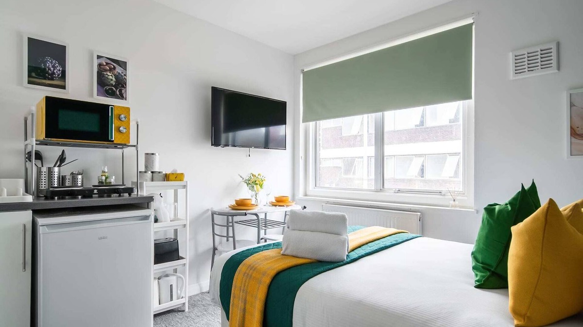 Southgate House | Affordable En-Suite Studio Rooms in London, N14 4A
