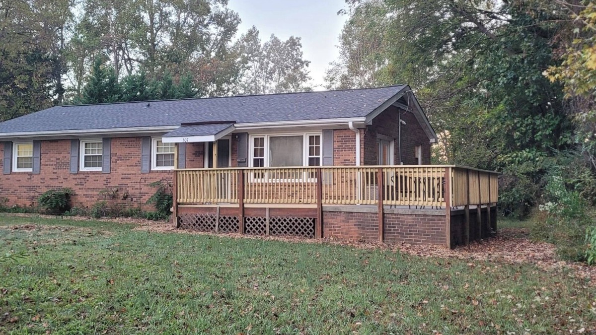 Mebane House | Affordable place for business professionals looking to relocate.