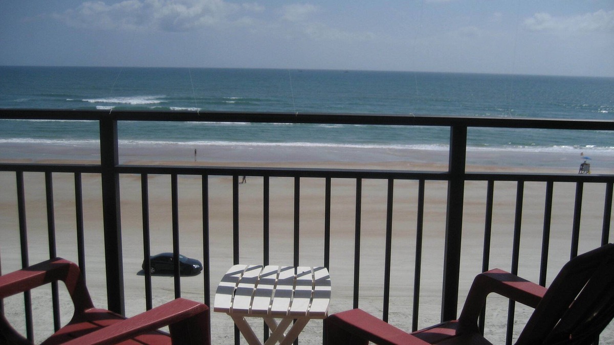 Daytona Beach Shores Apartment | Affordable Room with a MILLION $ VIEW Booking Summer and Fall now.