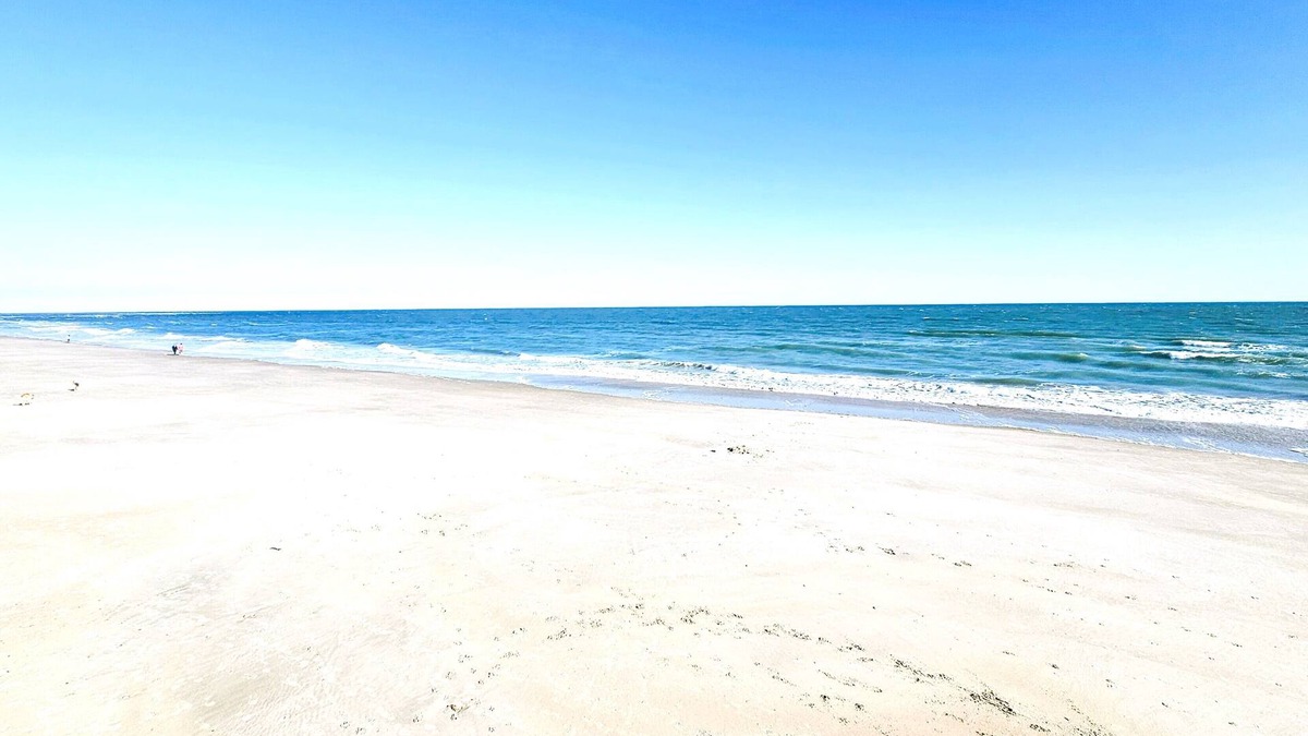 Hampstead House | Affordable Topsail Island Getaway, Sleeps 8 & Only 7 minute drive to the Ocean!