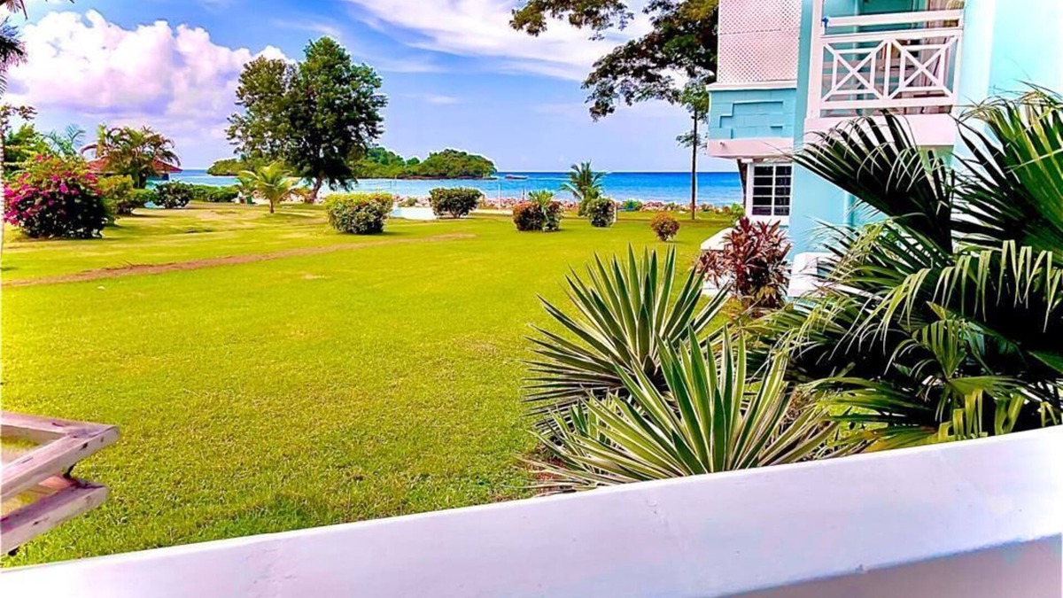 Negril Condo | African 1 bedroom Ocean View Steps away from the beach