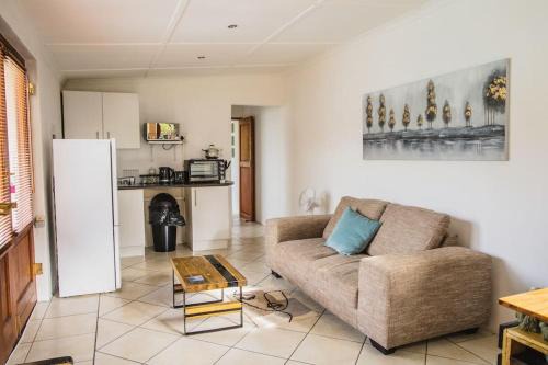 Walmer Apartment | African Lily Private Guest House