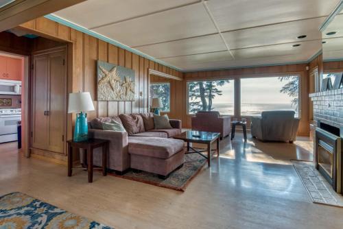 Newport House | Agate Beach Oceanfront Lodge