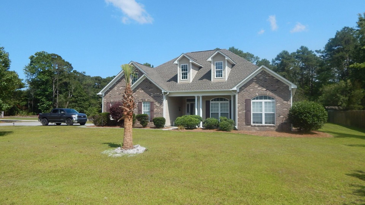 Hampstead House | Agave Palms On Gold Leaf-BeachLife,Private Large Backyard,Grill,FirePit + More!