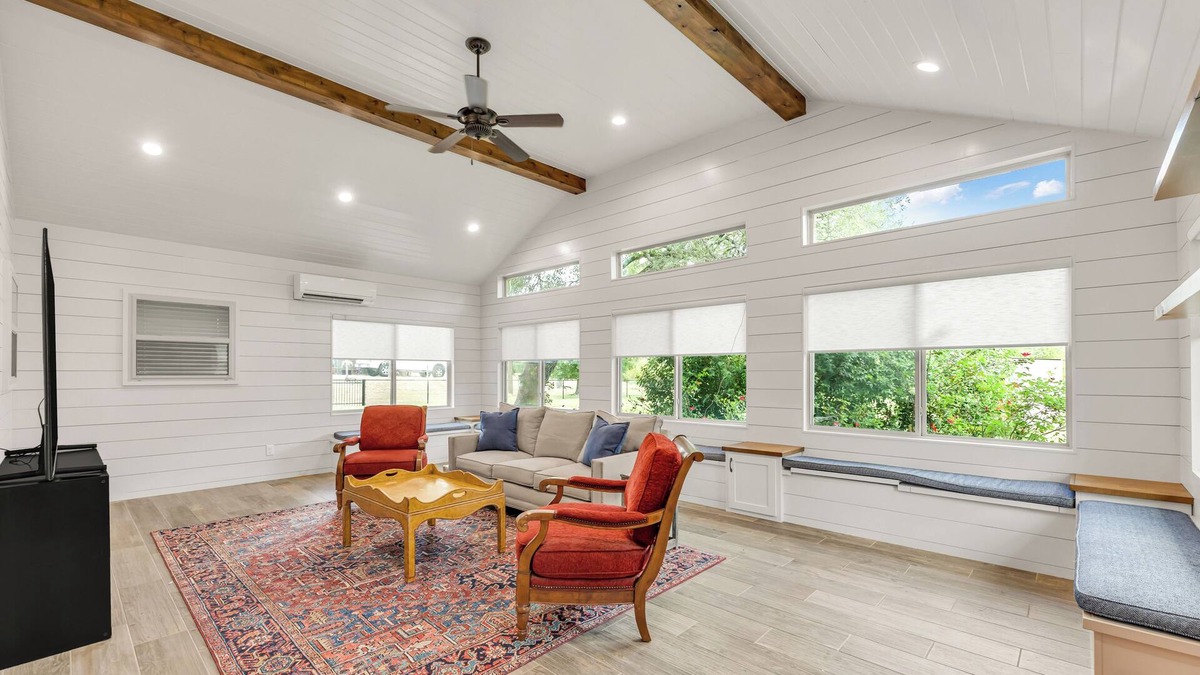 College Station House | Aggie Game Day Retreat - Sleeps 12, Less Than 2 Miles to Kyle Field