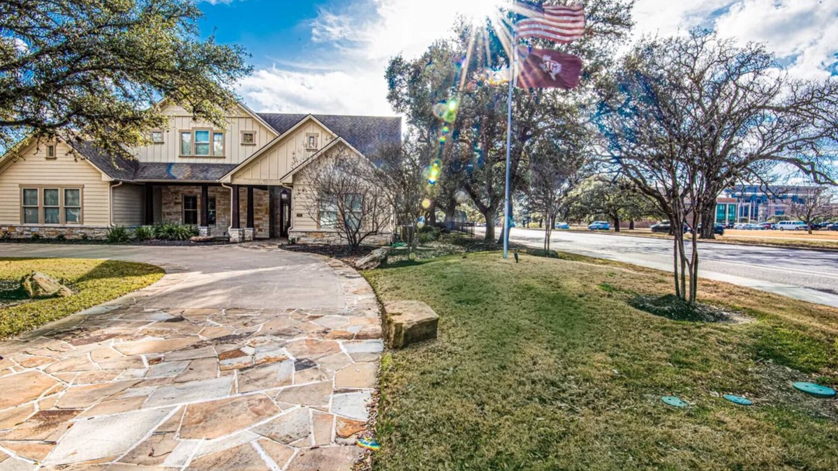 Oakwood House | Aggieland Lookout Directly across the street from Kyle Field