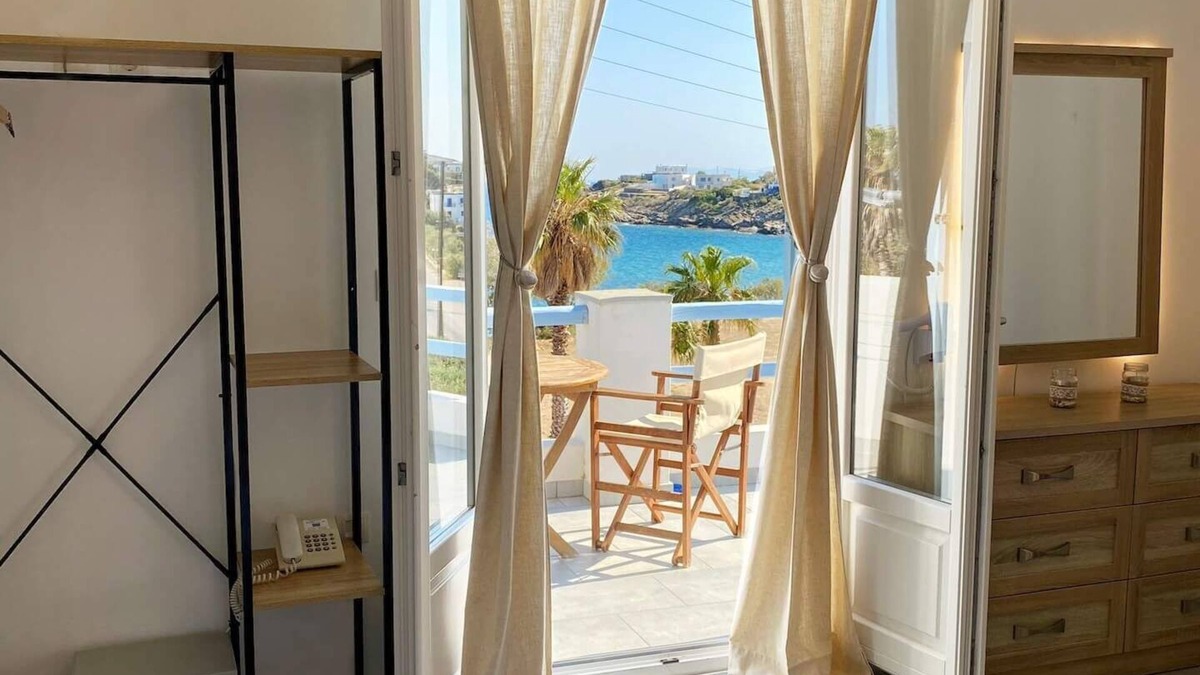 Megas Gialos House | Agnadi Syros Beachfront Studios & Rooms