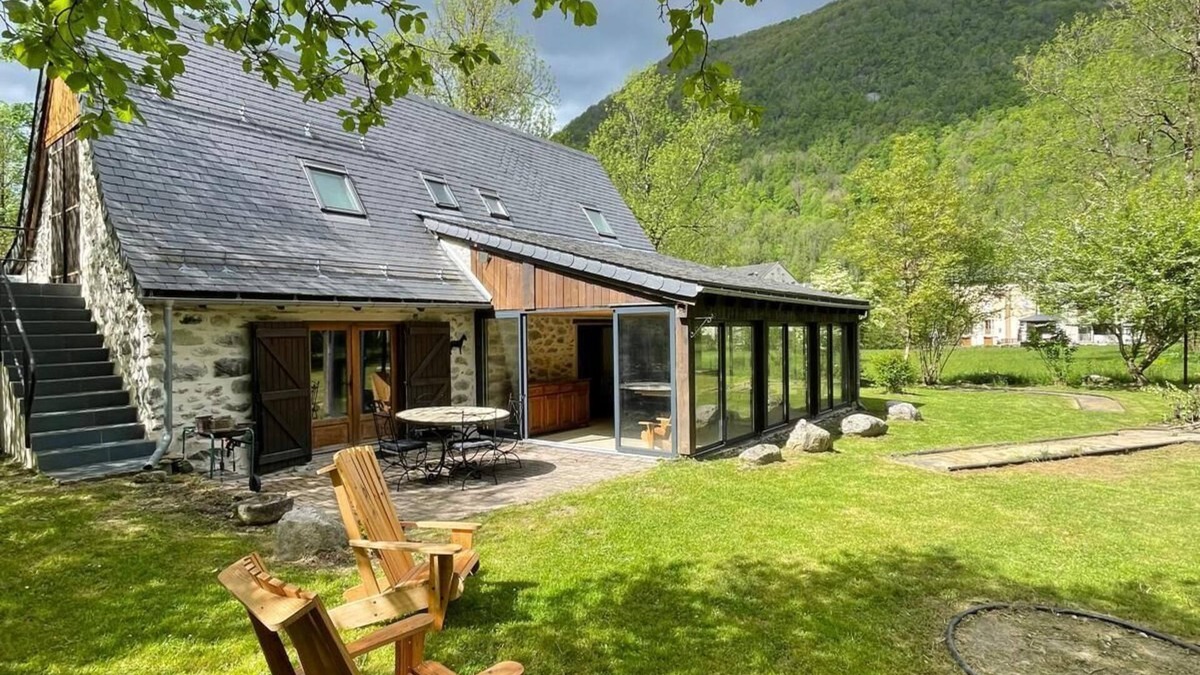 Aulus-les-Bains House | Agouadis barn and mini golf course