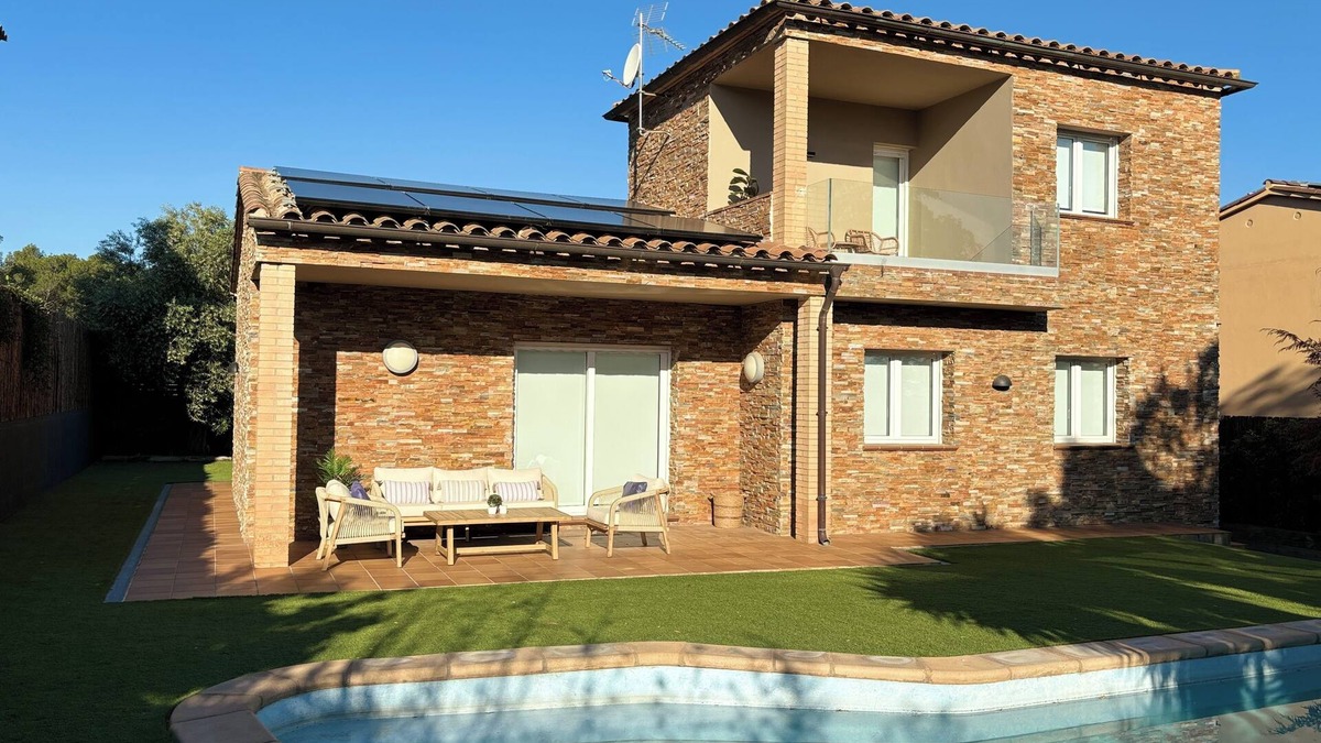 Pals Villa | Agradable Casa en Pals con Piscina