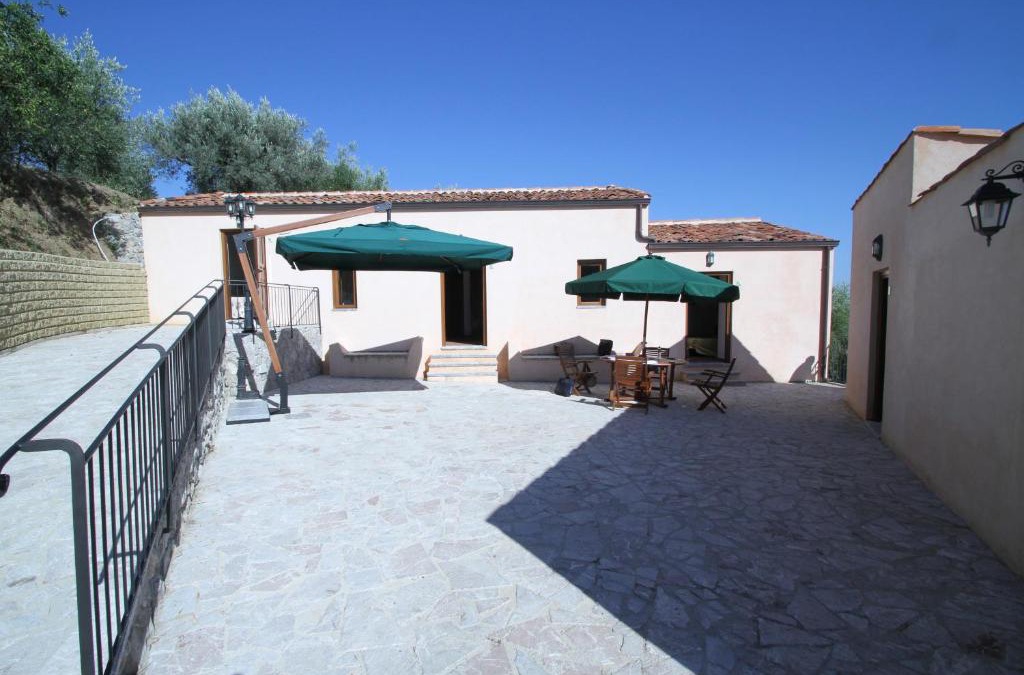 Mirto House | AGRITURISMO ARMO degli ULIVI