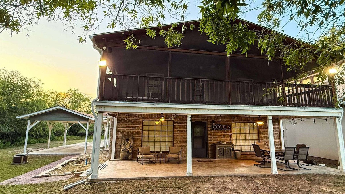 Brackettville House | Agua Frio - Tranquil home with Las Moras Creek views
