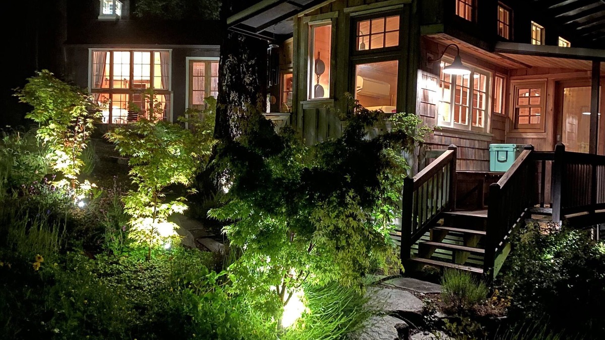 Grapeview Cabin | Ahab’s only available with, Captains Cabin it rents for 195, Captains’ 325.