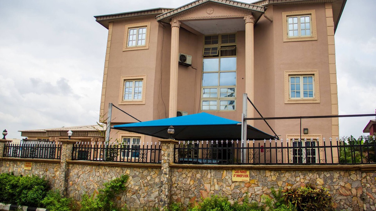 Igbobi Hotel | Ahi Residence