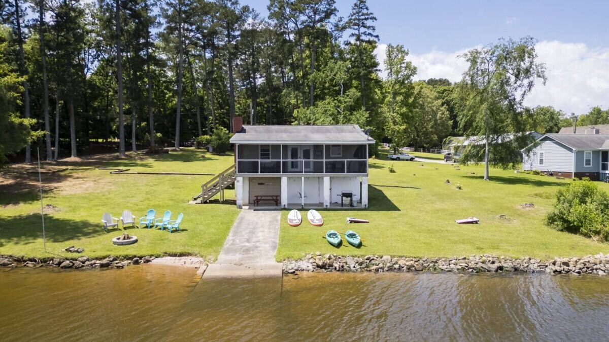 Prosperity House | AHmazing views, Private Dock, Kayaks, SUP, Arcade, and Boat Launch