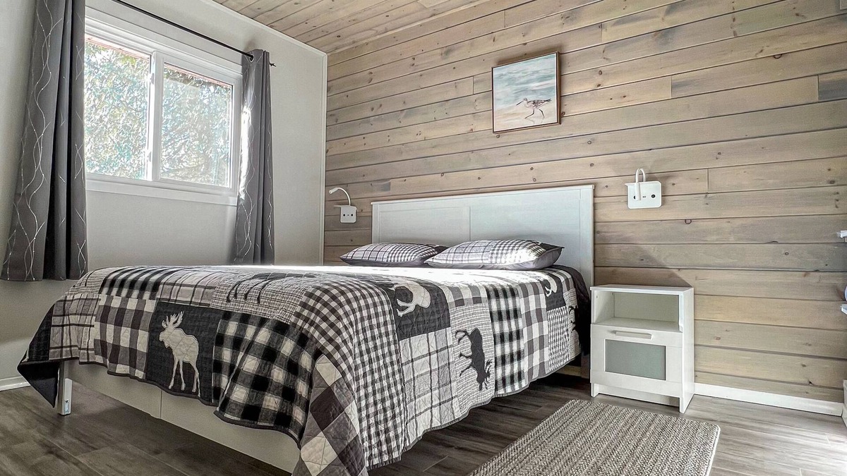 Magnetawan Cottage | Ahmic Lake Resort's 2-Bedroom Cottage (Chipmunk Cottage)
