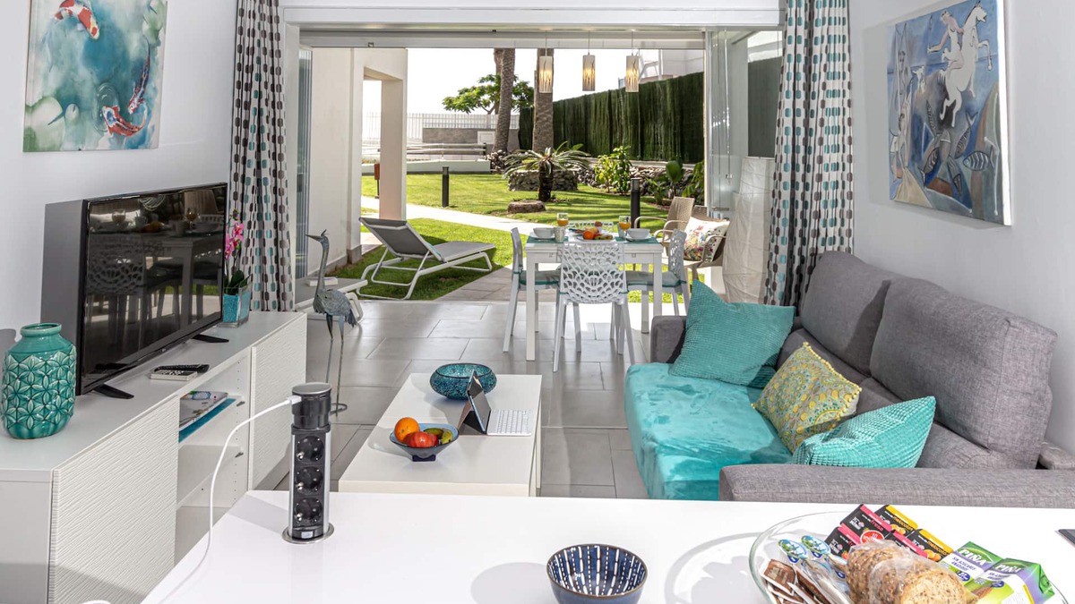 Playa del Ingles Apartment | AIDA- BEACH FRONT GROUND FLOOR APARTMENT VIEW GARDEN
