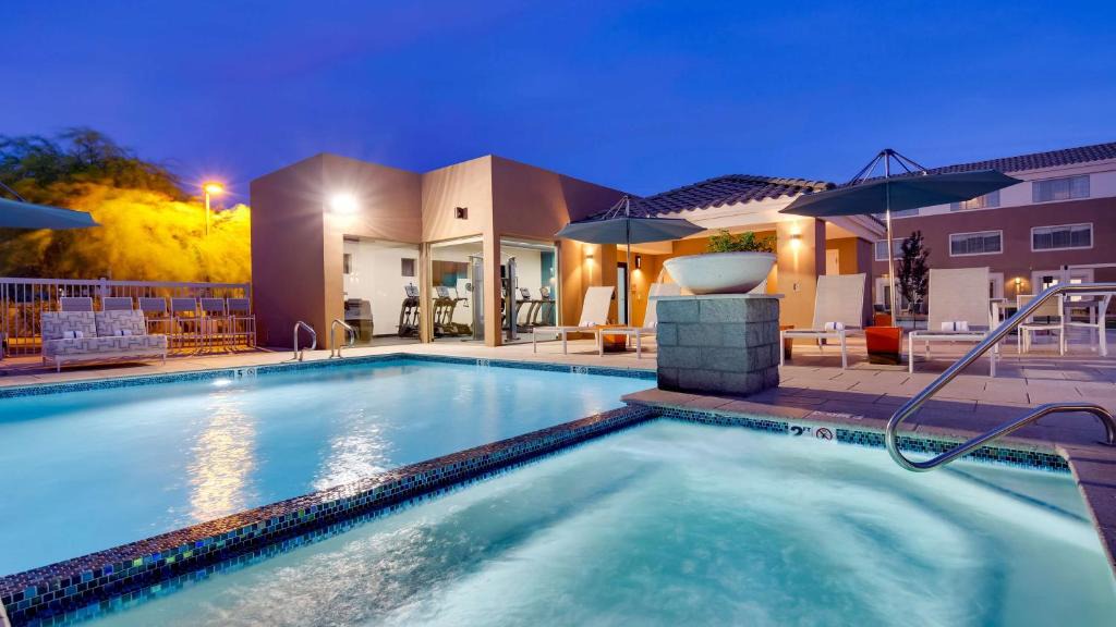 Edwards Business Park Hotel | Aiden by Best Western Scottsdale North