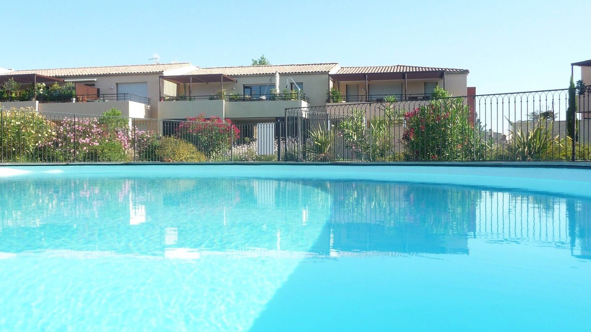 Aigues-Mortes Condo | Aigues mortes apartment rental with pool + private parking