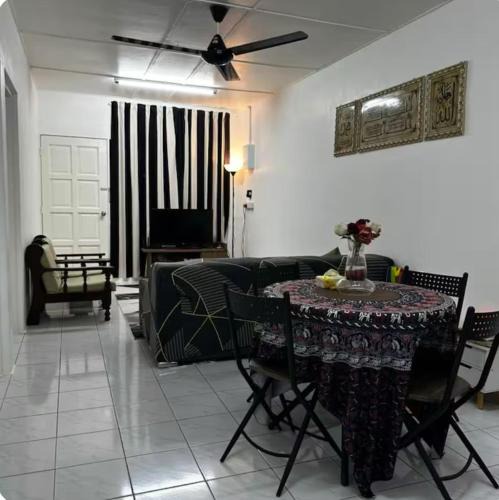 Batu Gajah House | Aileen Homestay Swimming Pool