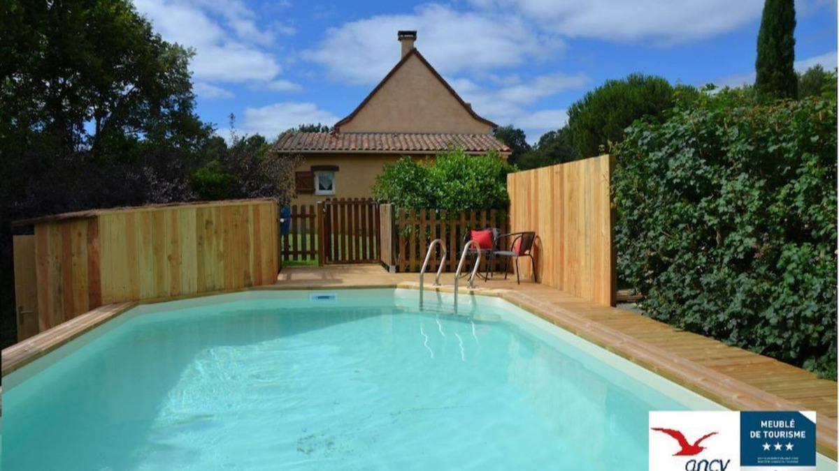 Saint-Julien-de-Crempse House | Air-conditioned, garden, private heated swimming pool, pets allowed