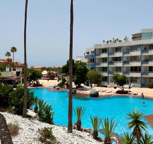 San Miguel de Abona Apartment | Air conditioning, private parking and fully equipped Kitchen in hotel room in Golf del Sur, Tenerife