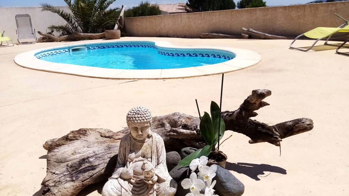Pont-Saint-Esprit Villa | air-conditioned villa private fenced pool private garden parking automated gate