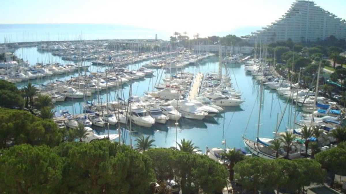 Villeneuve Loubet Beach Apartment | Air-Conditioned Apartment Rental - 4 Sleeps - Villeneuve-Loubet Beach