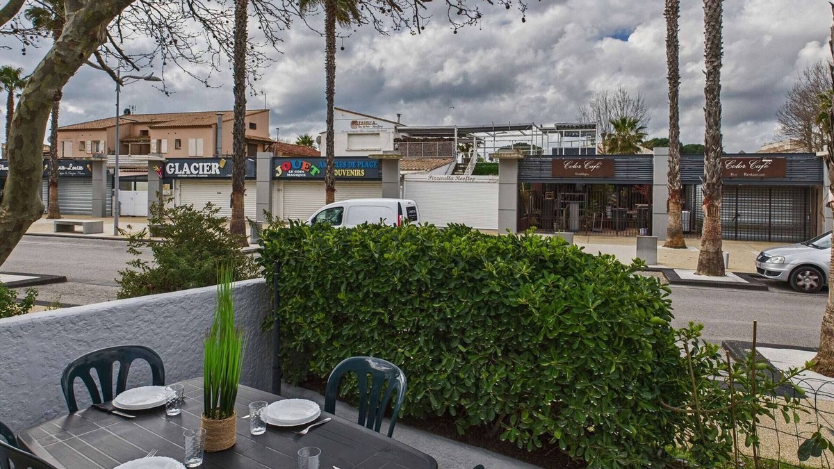 Marseillan Plage Apartment | Air-Conditioned 3-Room Flat with Terrace, Parking, and Baby Equipment on Avenue de la Méditerranée