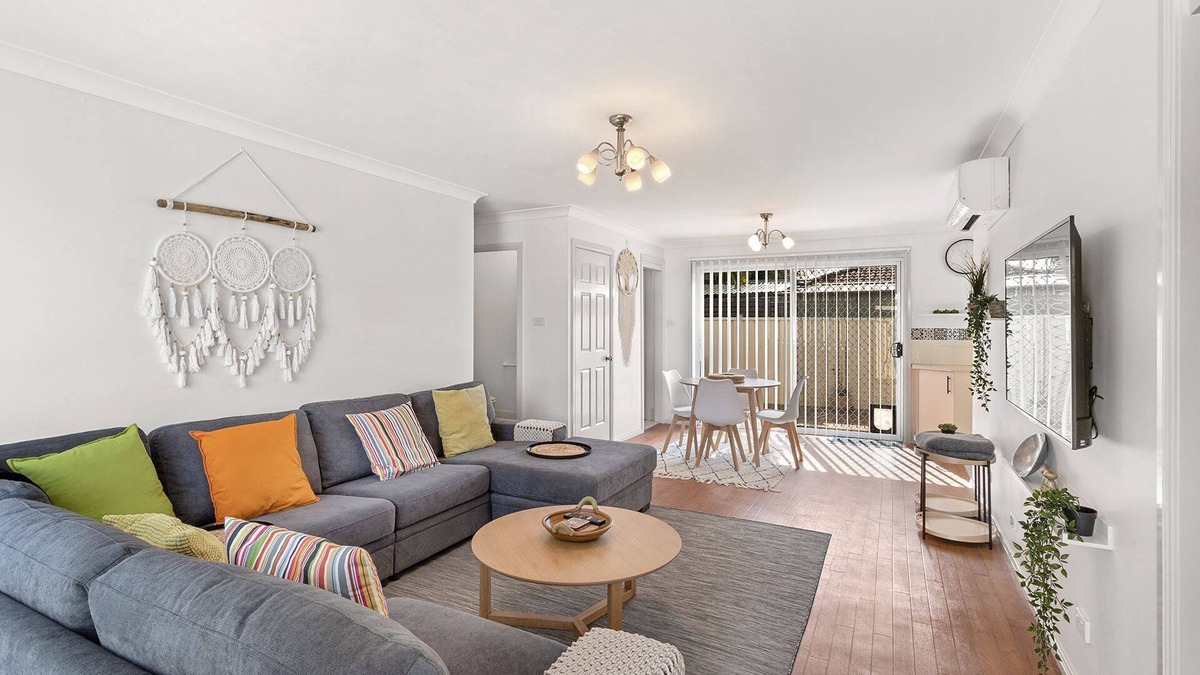 Salamander Bay House | Air conditioned duplex near the shops